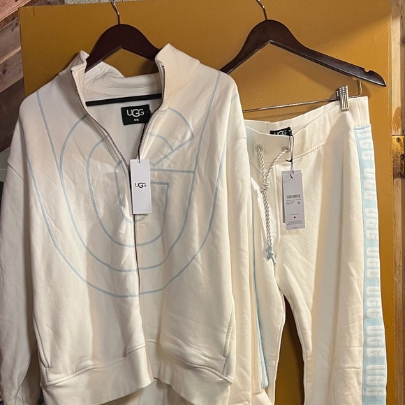 UGG 2-piece Sweatsuit - Picture 1 of 7